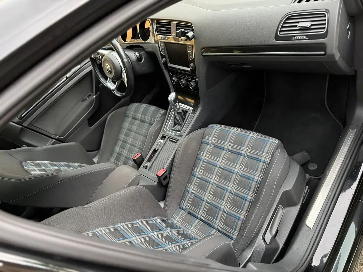 Gebraucht VW Golf VII GTE 204 PS (150 kW) 2015 Schwarz Limousine