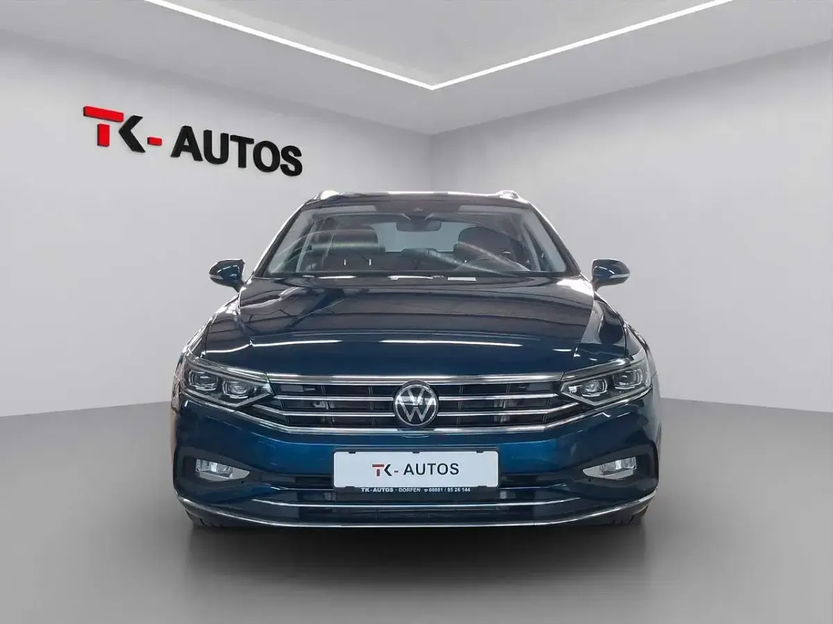 Gebraucht VW Passat Elegance 190 PS (139 kW) 2020 Aquamarinblau metallic Kombi