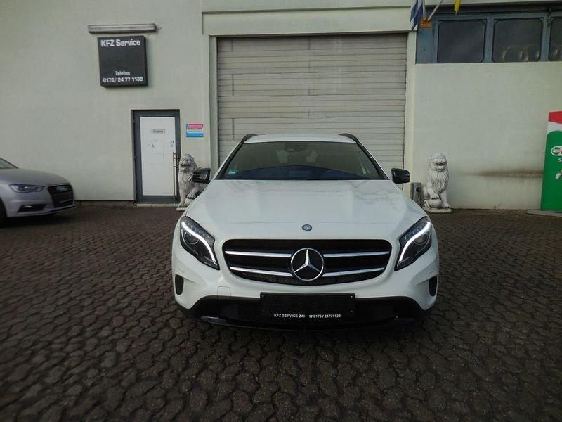 Gebraucht Mercedes GLA180 122 PS (89 kW) 2015 Weiß SUV