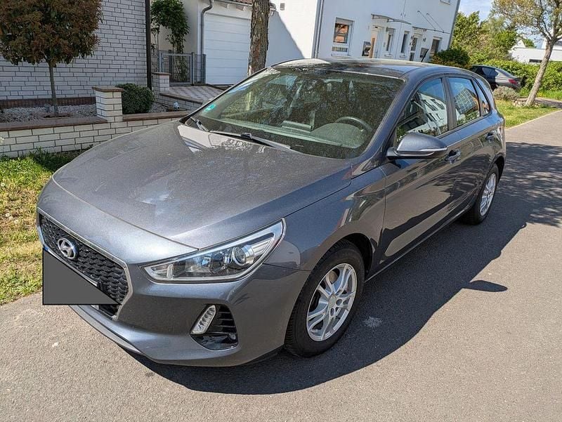 Second-hand Hyundai i30 Select 120 CP (88 kW) 2017 Negru Berlinǎ