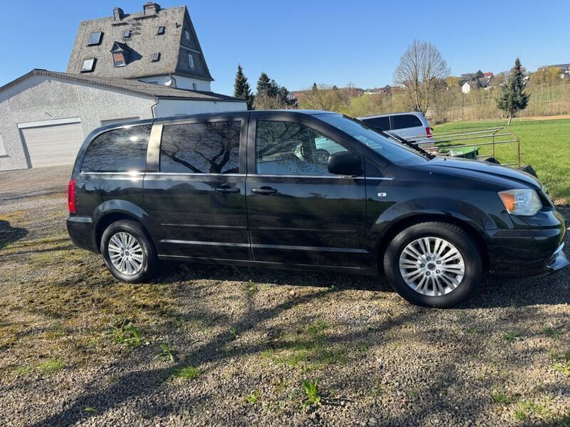 Gebraucht Lancia Voyager Silver 177 PS (130 kW) 2014 Schwarz Van / Kleinbus