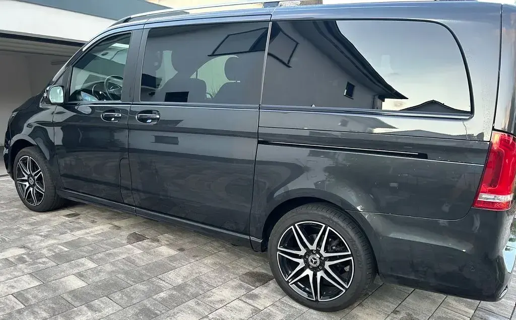 Gebraucht Mercedes V300 Avantgarde Edition 237 PS (174 kW) 2022 Grau Van / Kleinbus