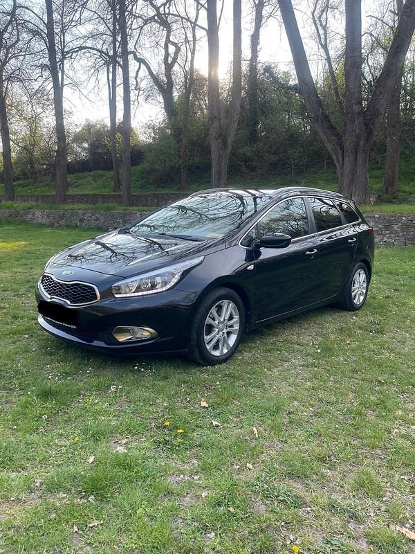 Schwarz Gebraucht 2013 Kia Ceed Sportswagon DREAM-TEAM Edition Kombi | 7.999 € (Fairer Preis) - Bild 1/4
