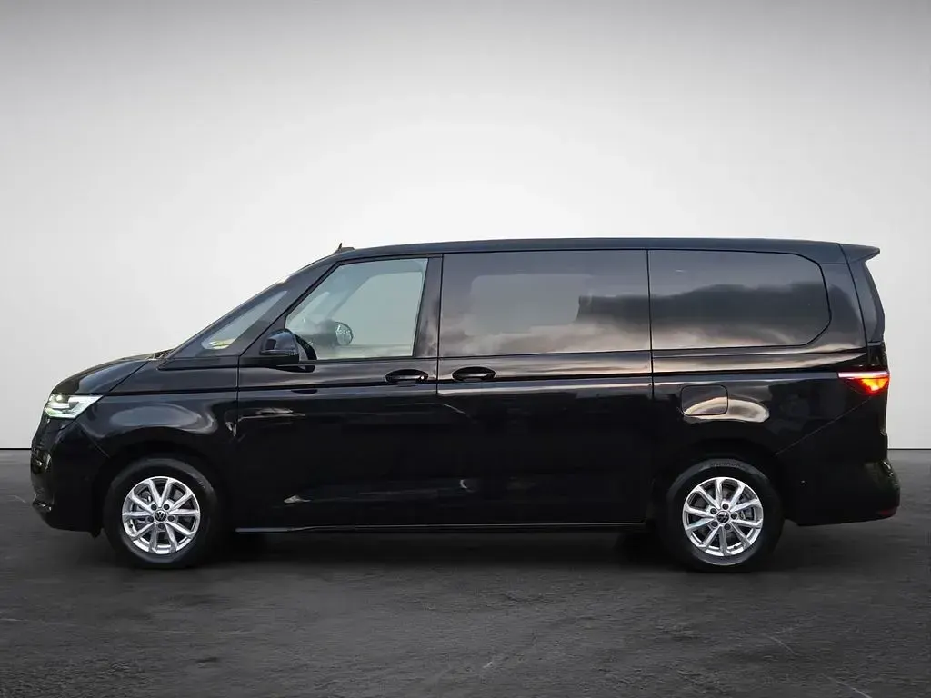 Gebraucht VW T7 Life 150 PS (110 kW) 2025 Deep black perleffekt Van