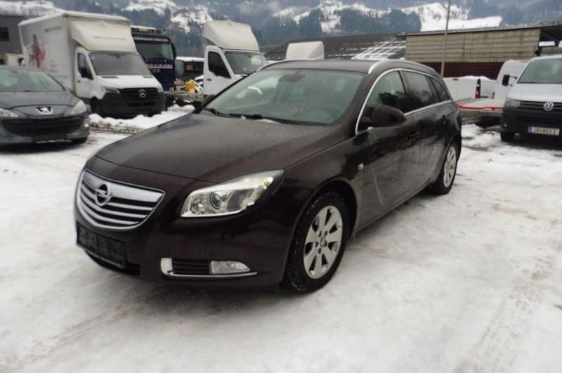 Gebraucht Opel Insignia Edition 131 PS (96 kW) 2013 Braun Kombi