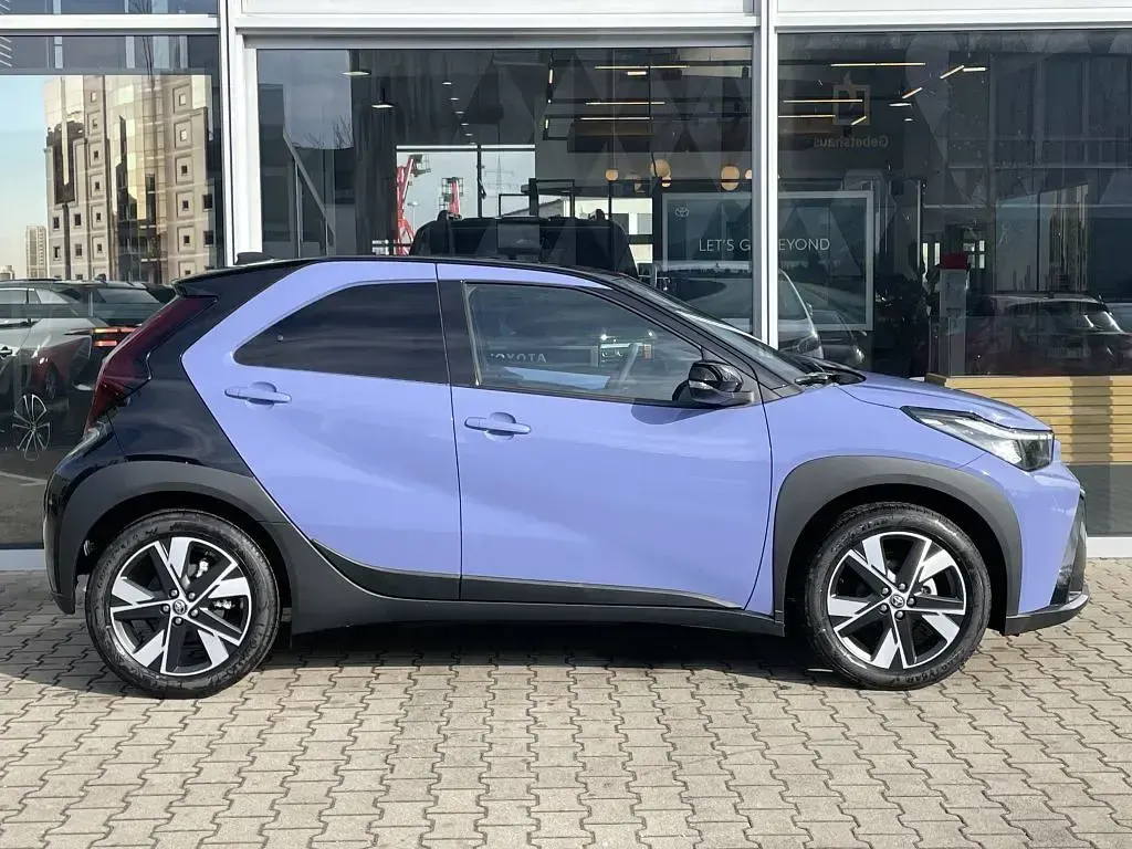 Neu Toyota Aygo X 116 PS (85 kW) 2026 Lavender purple metallic / bla SUV