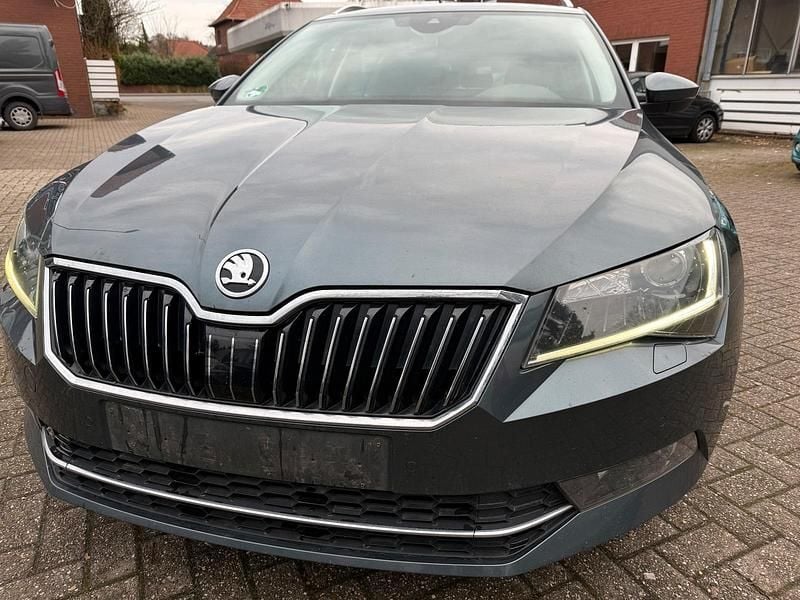 Gebraucht Skoda Superb 150 PS (110 kW) 2019 Grün Kombi