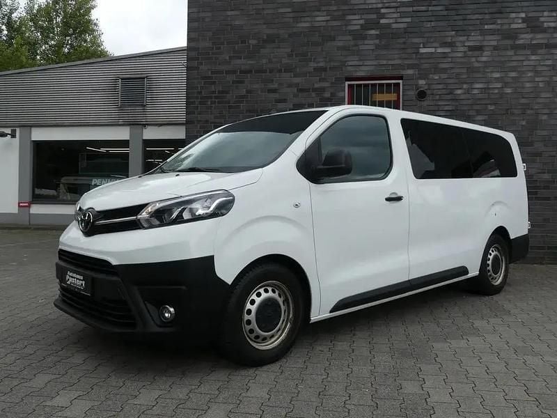 Weiß Gebraucht 2022 Toyota Proace Van | 24.980 € (Fairer Preis) - Bild 1/4