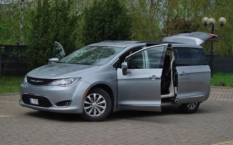 Gebraucht Chrysler Pacifica 290 PS (213 kW) 2017 Silber Van / Kleinbus
