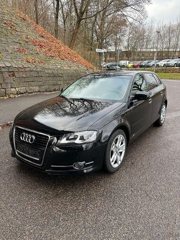Schwarz Gebraucht 2011 Audi A3 Sportback Ambition Kleinwagen | 5.490 € (Superpreis) - Bild 1/4