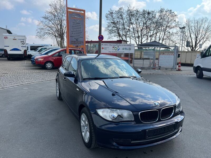 Blau Gebraucht 2009 BMW 120 Kleinwagen | 4.200 € (Guter Preis) - Bild 1/4
