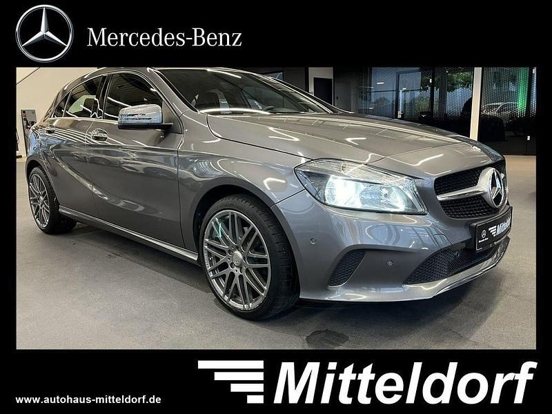 Lack mountaingrau Gebraucht 2016 Mercedes A180 Urban Limousine | 16.880 € (Etwas zu teuer) - Bild 1/4