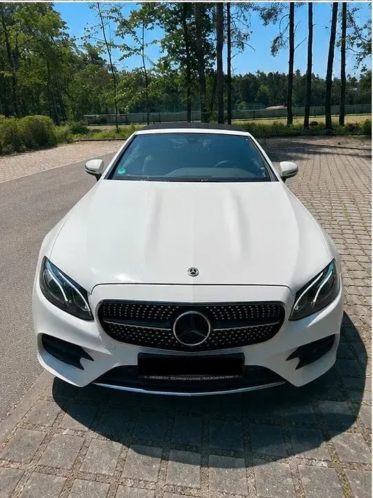 Gebraucht Mercedes E220 AMG 194 PS (142 kW) 2018 Weiß Cabrio