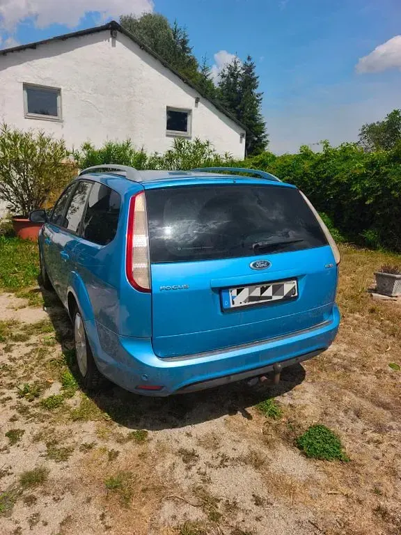 Gebraucht Ford Focus Titanium 109 PS (80 kW) 2010 Blau Limousine