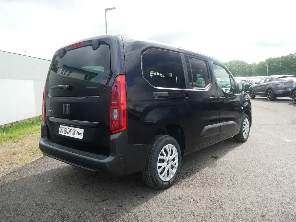 Neu Fiat Doblò Comfort 131 PS (96 kW) 2026 Blau Van / Kleinbus
