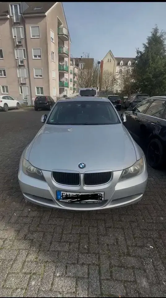 Gebraucht BMW 320 170 PS (125 kW) 2008 Silber Limousine