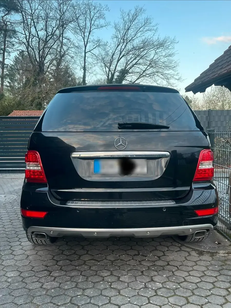Gebraucht Mercedes ML300 204 PS (150 kW) 2010 Schwarz SUV