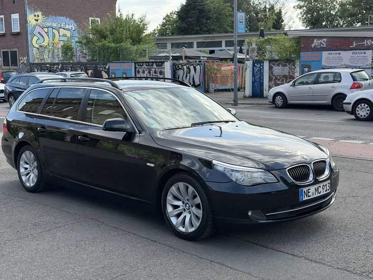 Gebraucht BMW 530 235 PS (172 kW) 2010 Schwarz Kombi
