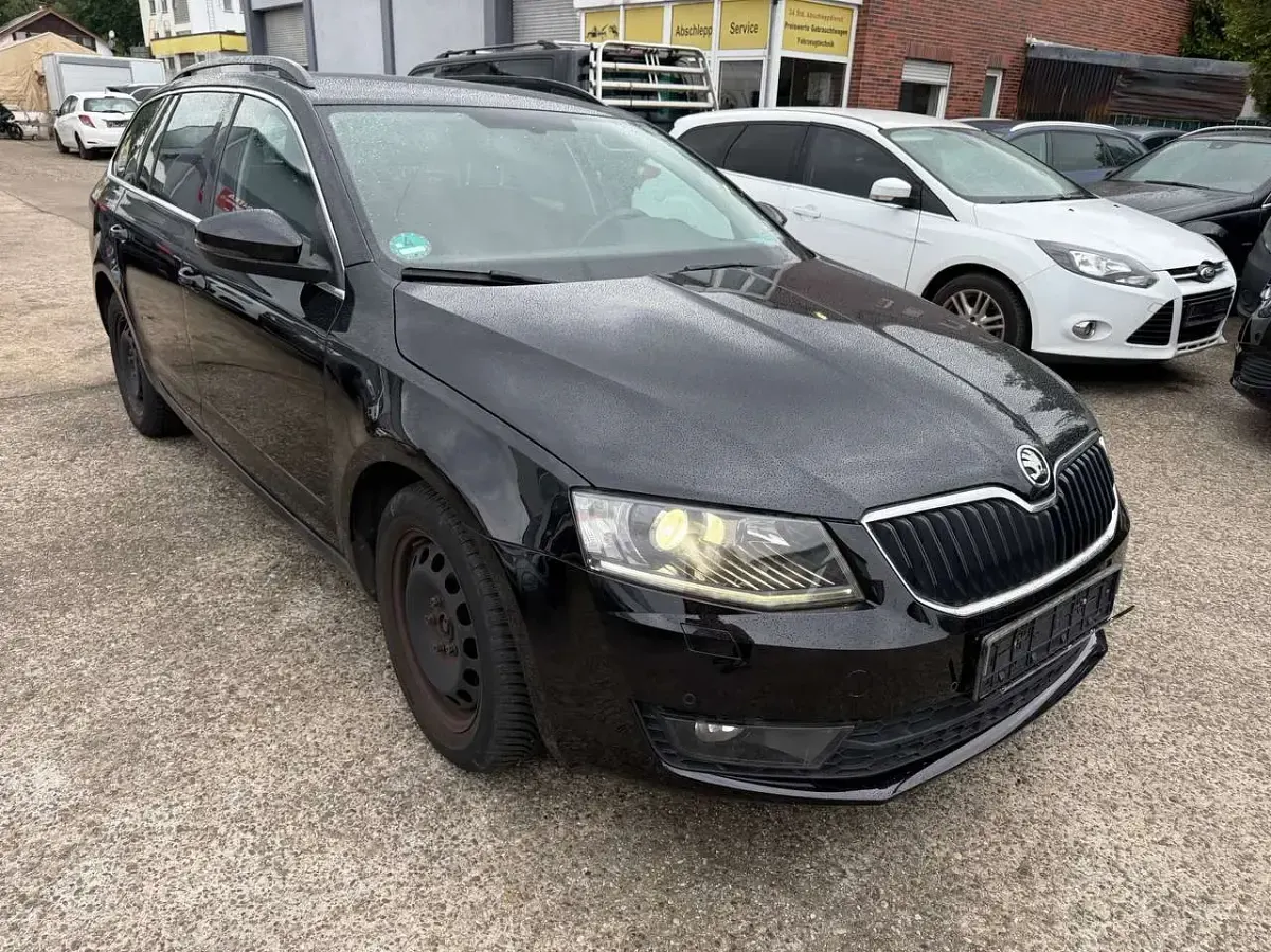 Gebraucht Skoda Octavia Style 150 PS (110 kW) 2017 Schwarzmagic perleffekt Kombi