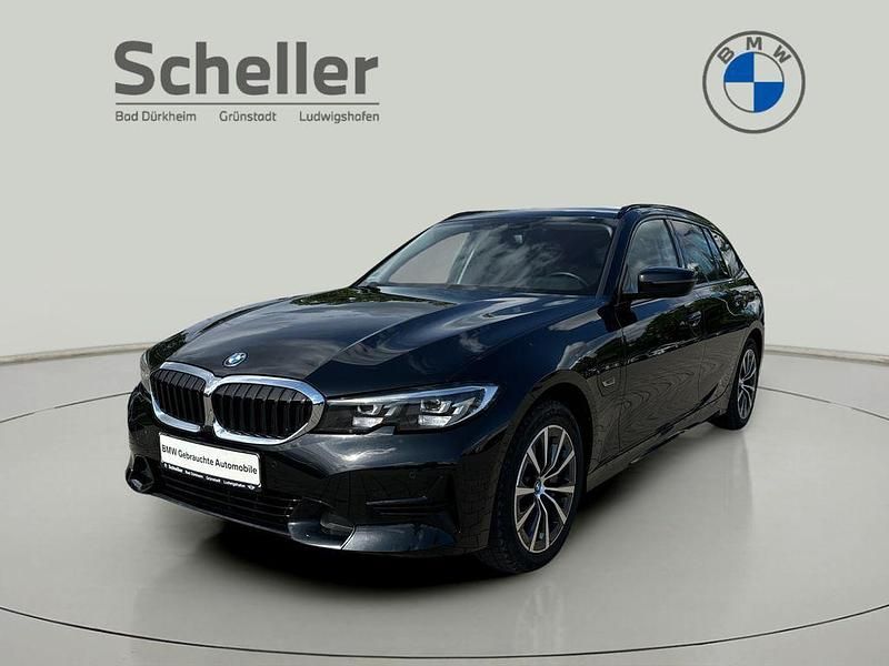 Schwarz Gebraucht 2022 BMW 330e Sport Line Limousine | 28.655 € (Fairer Preis) - Bild 1/4
