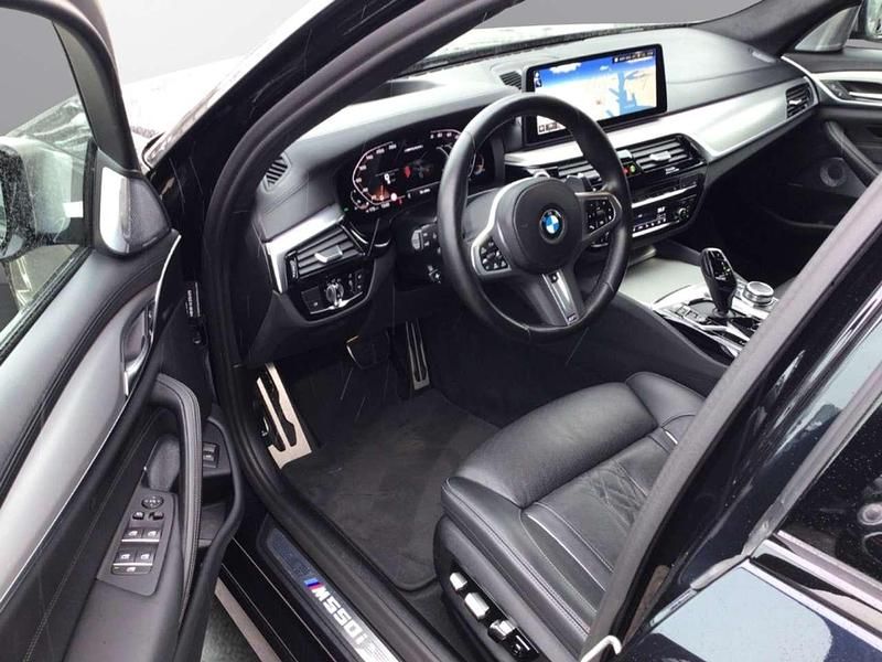 Gebraucht BMW 550 530 PS (389 kW) 2022 Carbonschwarz Limousine