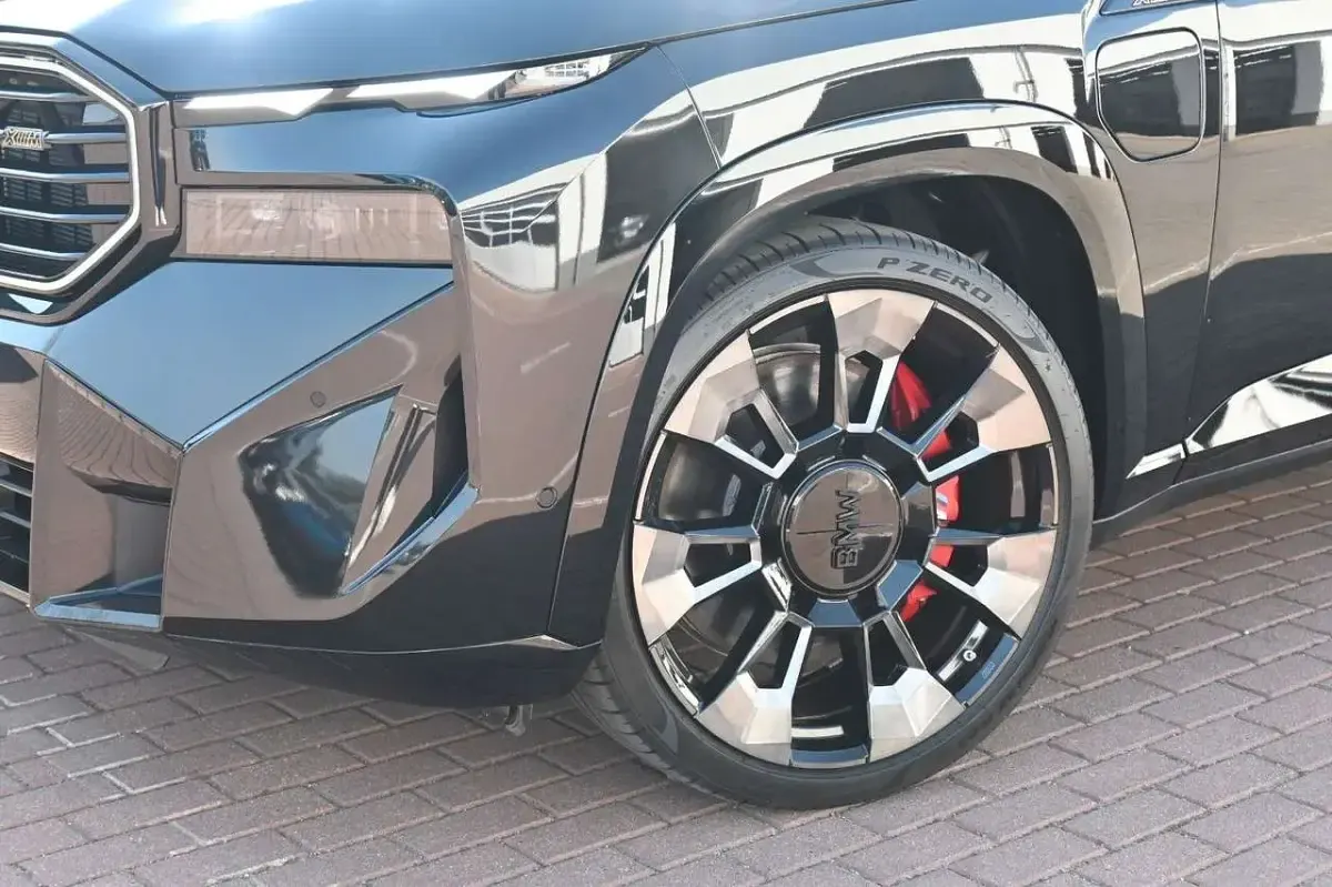Gebraucht BMW XM Performance 653 PS (480 kW) 2024 Saphirschwarz mettalic SUV