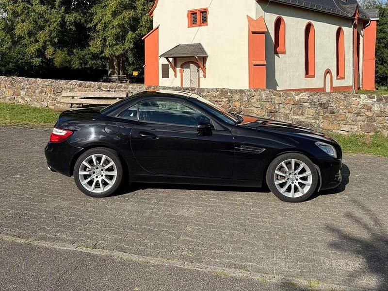 Schwarz Gebraucht 2011 Mercedes SLK200 Cabrio | 12.000 € (Superpreis) - Bild 1/4