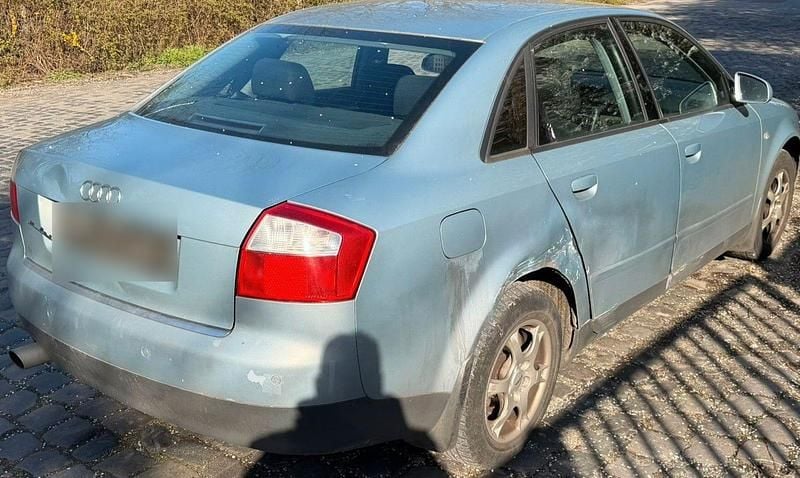 Gebraucht Audi A4 131 PS (96 kW) 2001 Blau Limousine