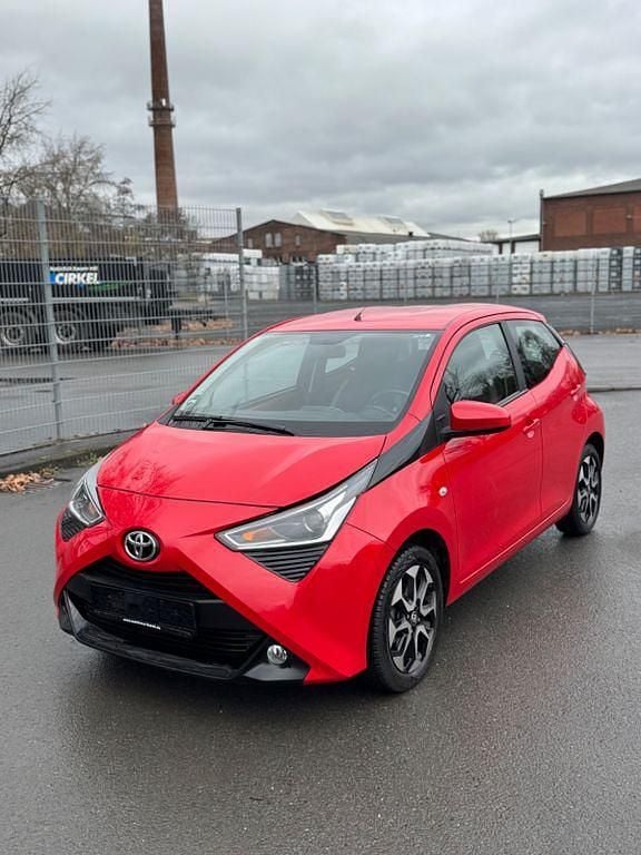 Rot Gebraucht 2020 Toyota Aygo X-play Kleinwagen | 7.900 € (Guter Preis) - Bild 1/4