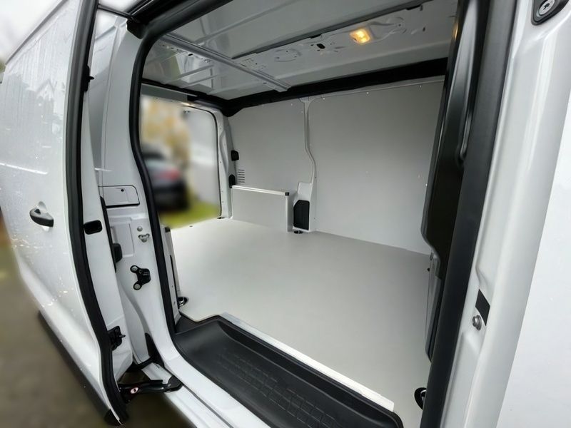 Weiß Gebraucht 2023 Opel Vivaro Edition Van / Kleinbus | 29.690 € - Bild 1/4