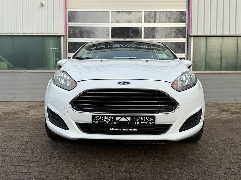 Gebraucht Ford Fiesta Trend 80 PS (58 kW) 2013 Weiß Kleinwagen