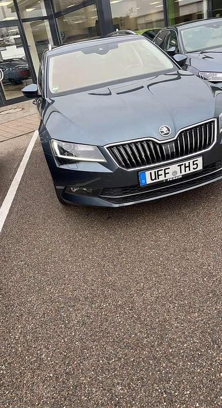 Gebraucht Skoda Superb Style 190 PS (139 kW) 2018 Grau Kombi