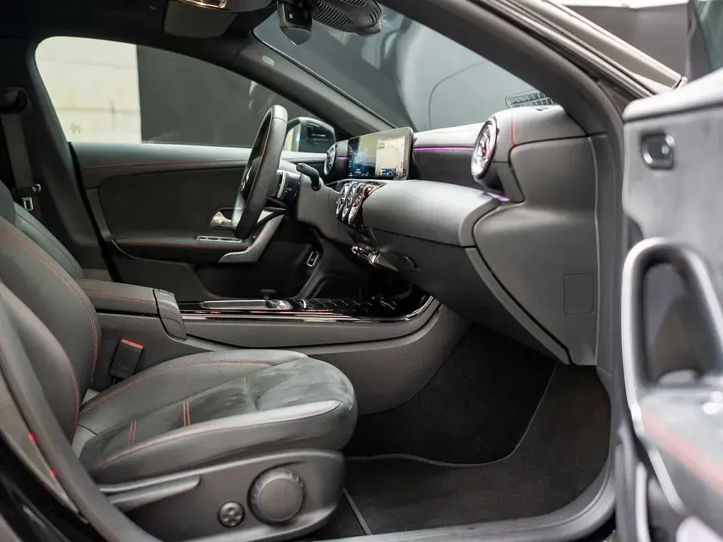 Gebraucht Mercedes CLA180 Advanced Plus 136 PS (100 kW) 2024 Nachtschwarz Limousine