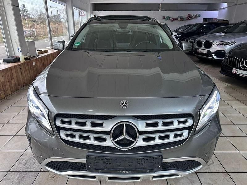 Gebraucht Mercedes GLA180 122 PS (89 kW) 2018 Mountaingrau SUV