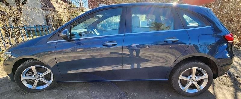 Gebraucht Mercedes B250 Style 160 PS (117 kW) 2020 Blau Van / Kleinbus