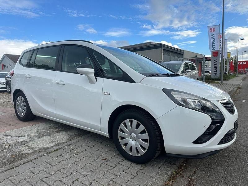 Weiß Gebraucht 2015 Opel Zafira Tourer Edition Van / Kleinbus | 10.990 € (Teuer) - Bild 1/4