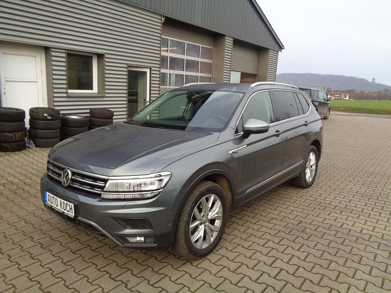 Grau Gebraucht 2019 VW Tiguan Allspace Highline SUV | 23.900 € (Guter Preis) - Bild 1/4