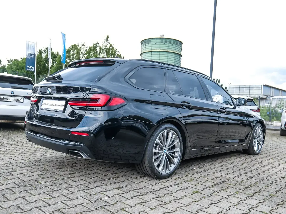 Gebraucht BMW 530 Performance 286 PS (210 kW) 2023 Schwarz Kombi
