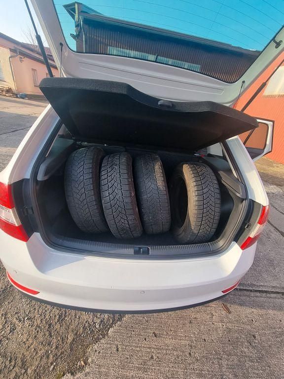 Gebraucht Skoda Rapid Drive 105 PS (77 kW) 2014 Weiß Kleinwagen