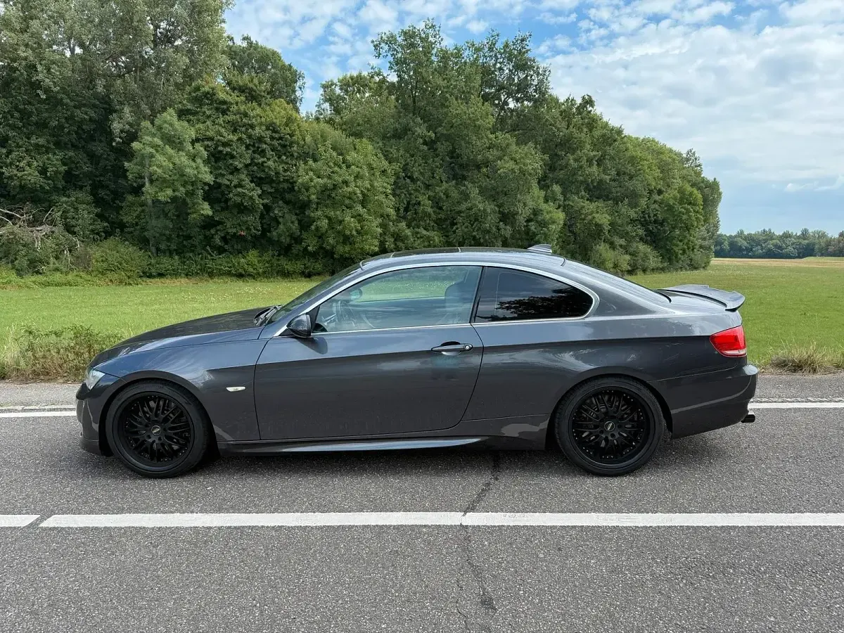 Gebraucht BMW 330 272 PS (200 kW) 2009 Grau Coupé