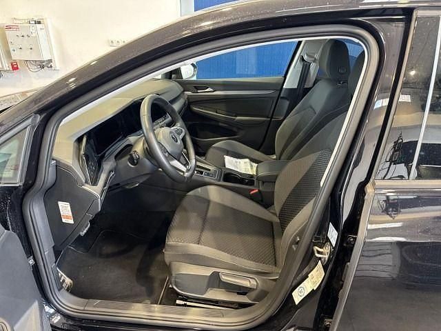 Gebraucht VW Golf VIII Active 110 PS (80 kW) 2022 Schwarz Limousine