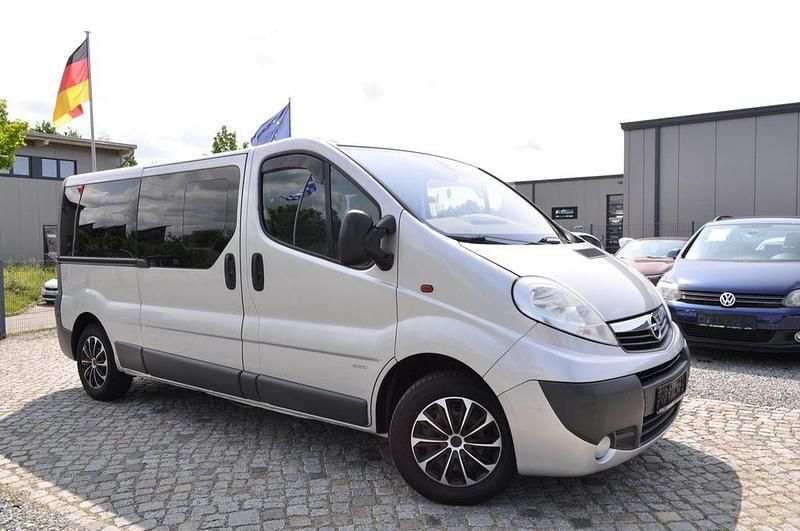 Gebraucht Opel Vivaro 114 PS (83 kW) 2007 Silber Van / Kleinbus
