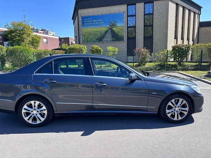 Gebraucht Mercedes E250 Elegance 204 PS (150 kW) 2010 Limousine