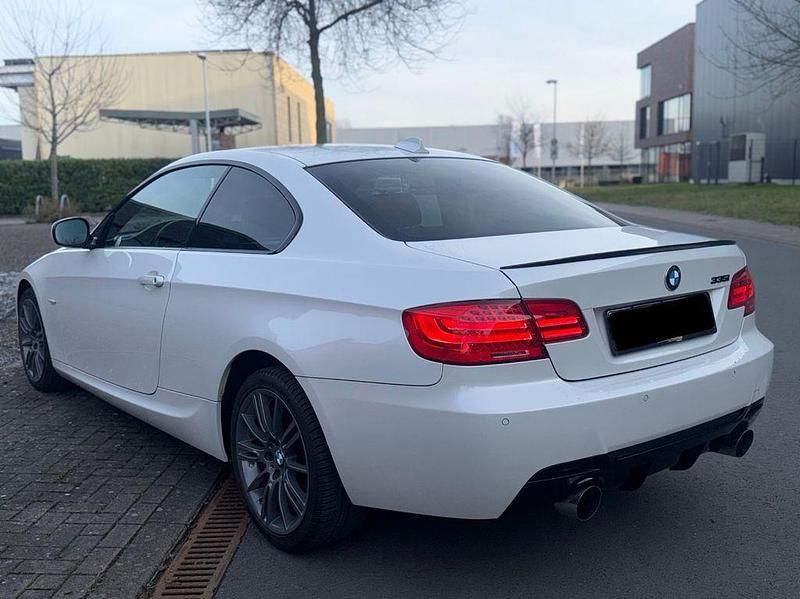 Gebraucht BMW 335 M Sport 306 PS (225 kW) 2011 Weiß Coupé