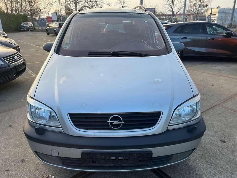 Gebraucht Opel Zafira 125 PS (91 kW) 2002 Silber Van / Kleinbus