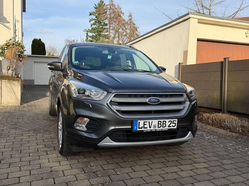 Gebraucht Ford Kuga Cool & Connect 150 PS (110 kW) 2017 Grau SUV