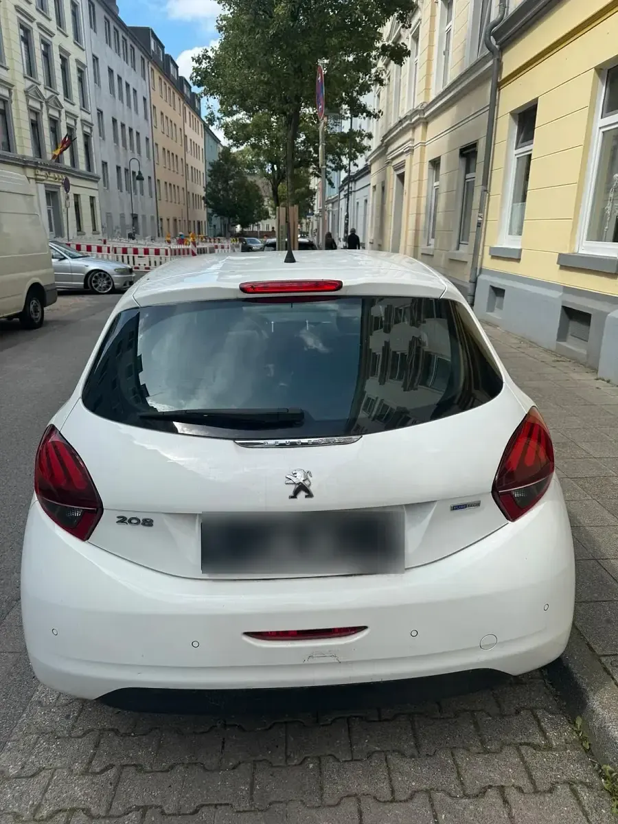 Gebraucht Peugeot 208 Active 68 PS (50 kW) 2016 Weiß Kleinwagen