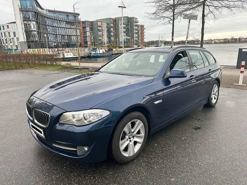 Gebraucht BMW 525 Shadowline 218 PS (160 kW) 2011 Blau Kombi