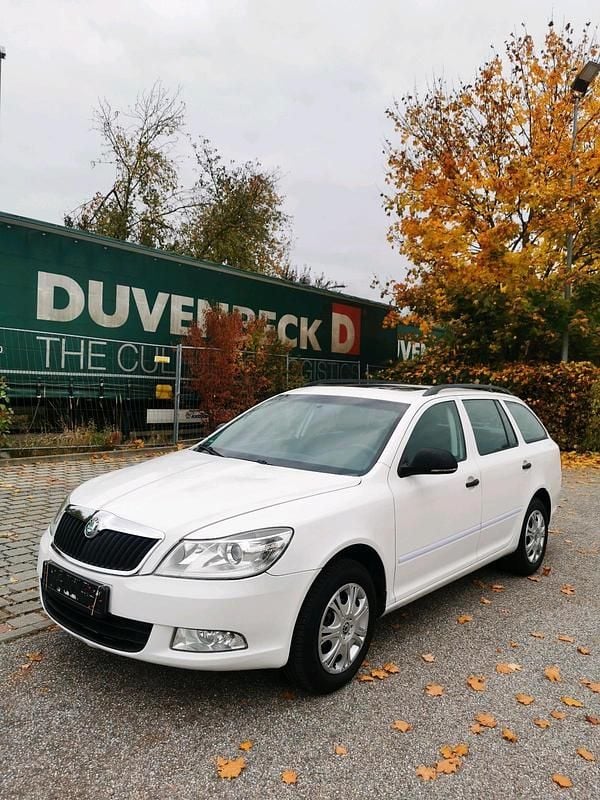 Weiß Gebraucht 2010 Skoda Octavia Kombi | 3.200 € (Superpreis) - Bild 1/4