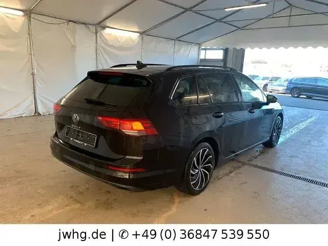 Gebraucht VW Golf VIII Life 150 PS (110 kW) 2023 Schwarz Kombi